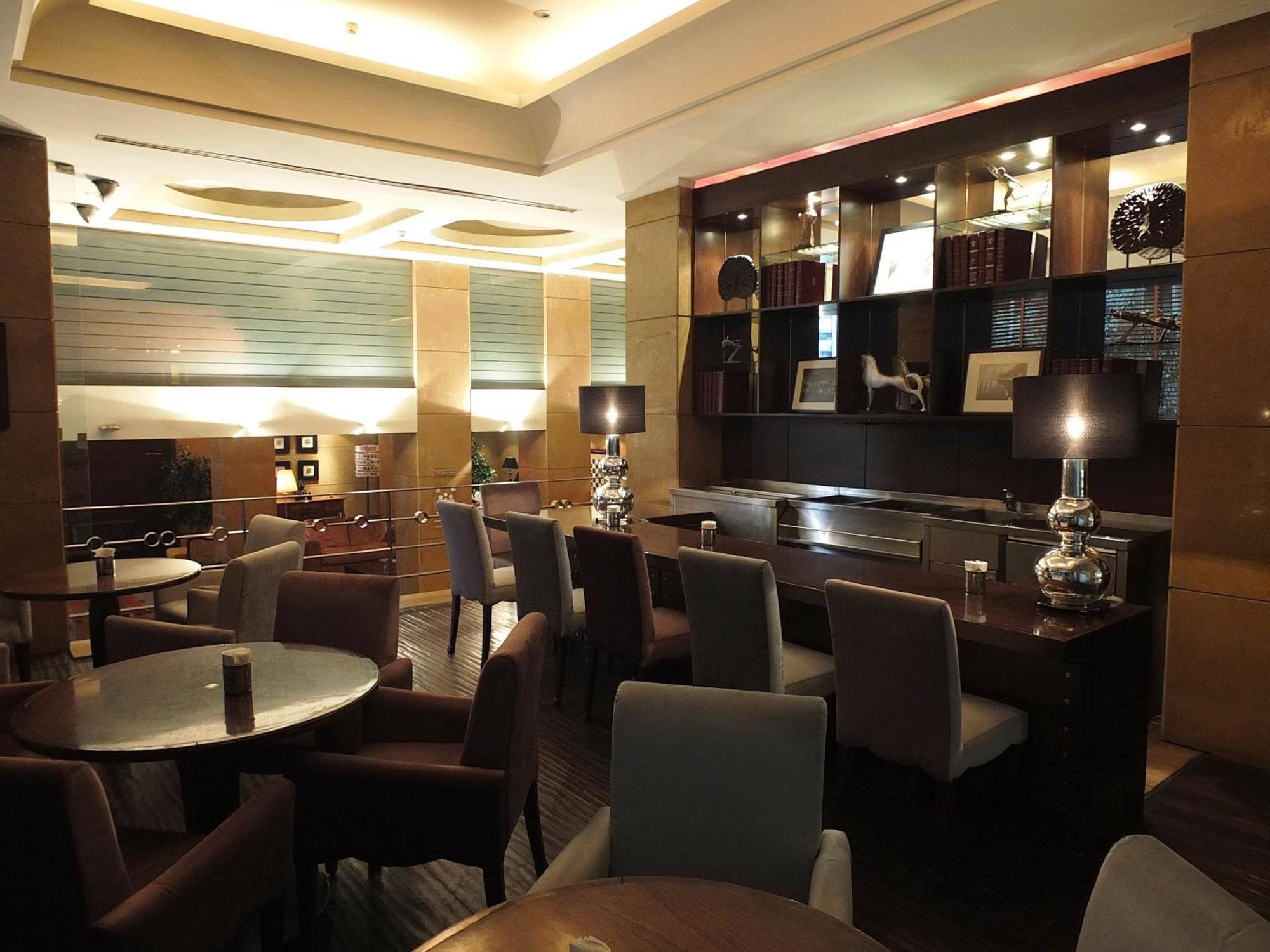 Plaza Hotel Beirut Exteriör bild