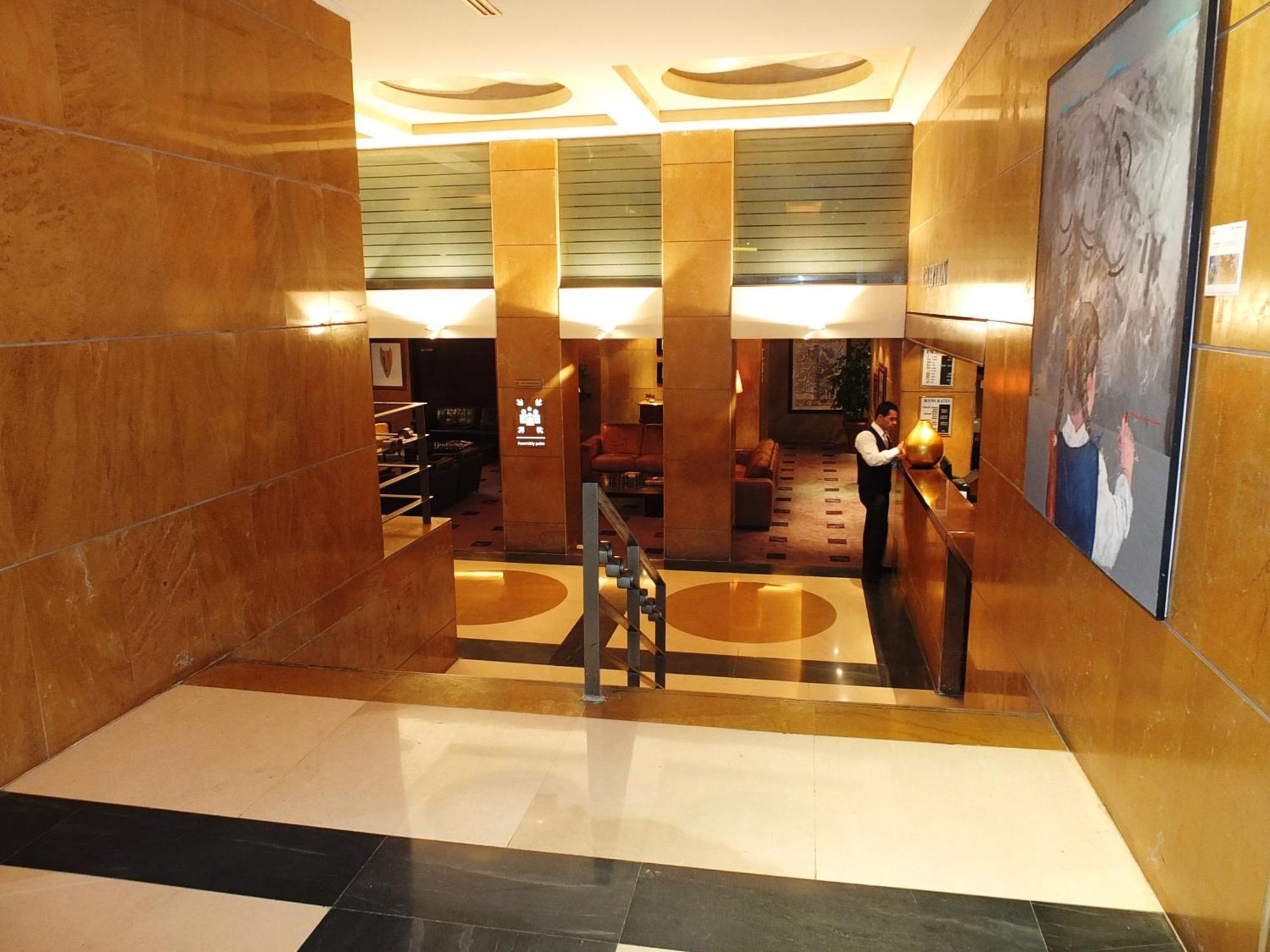 Plaza Hotel Beirut Exteriör bild