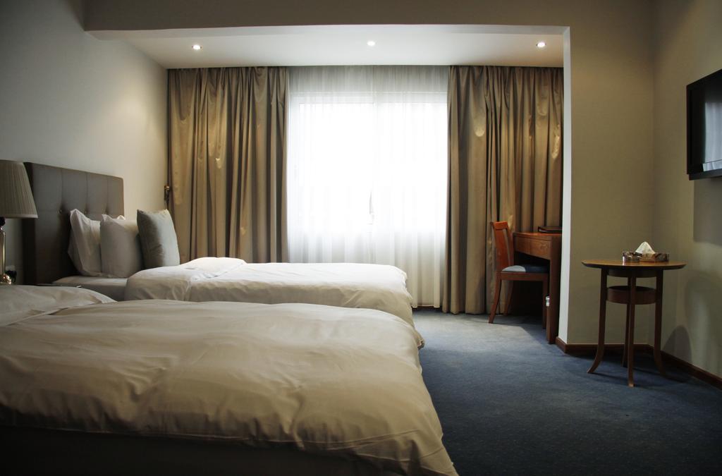 Plaza Hotel Beirut Exteriör bild
